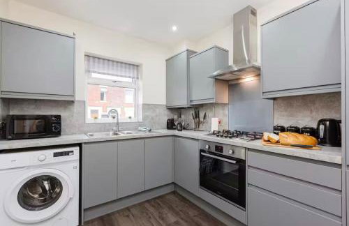 Norris Stays - Sleeps 7 by M55 - Photo 1