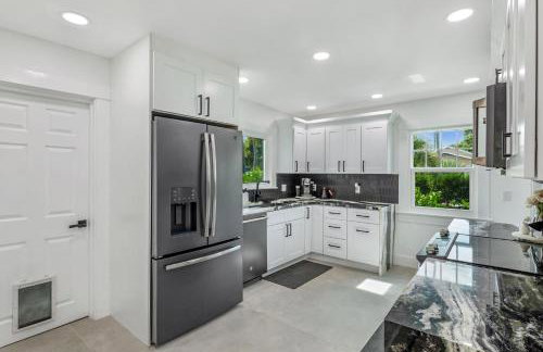 Historic Waterfront estate With Yard & Modern Kitchen - Foto 75