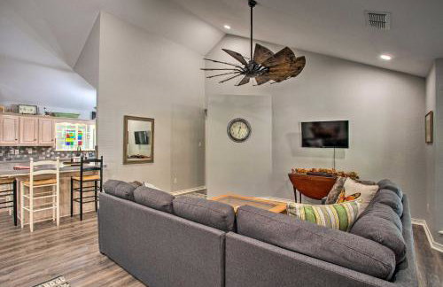 Holly Lake Retreat w/ 2 Community Pools & Yard - Foto 3