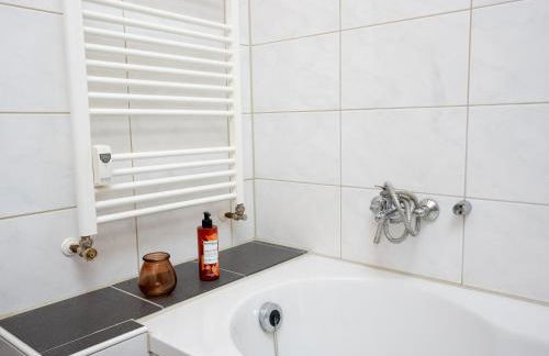 Serviceroom24 - Apartment 3 in Recklinghausen WLAN - Smart-TV - 24-7 Check-in und Küche - Foto 6