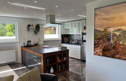 SUNRISE mit großer Terrasse und Weitblick - Photo 18