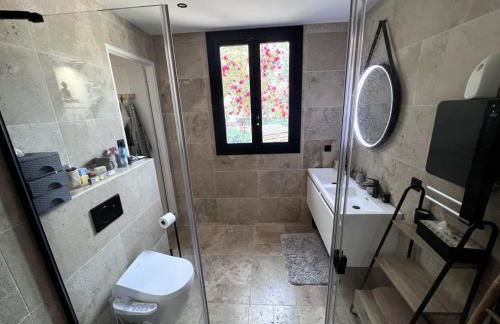 VILLA SAINTE BAUME Piscine Jacuzzi tout confort - Photo 38