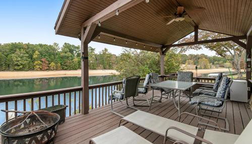 Lakefront Home Dock Covered Deck Fire Pit Dogs OK - Foto 4