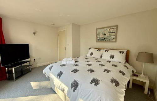 Modern Coastal Retreat, 5-Bedroom, 4-Bathroom Home, with Parking in Portsoy - Foto 23