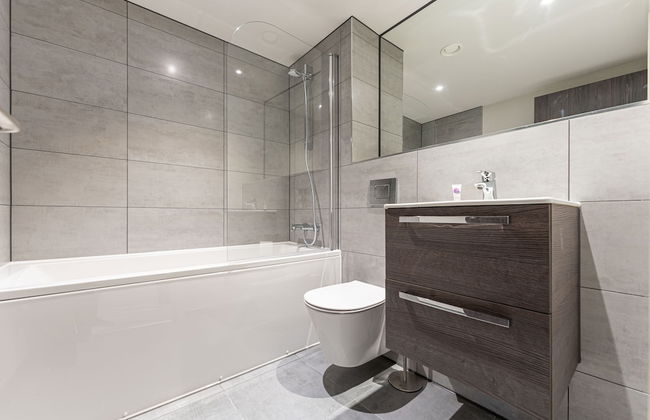 Stylish 2 Bed 2 Bath Apt in BMH City Centre - Photo 5