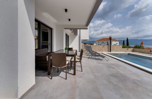 Villa Lavanda -semi-detached villa with a pool and a panoramic view, close to a sandy beach- by TRAVELER tourist agency Krk - Foto 38