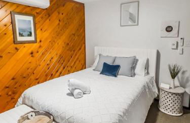 Italy Inspired Lakeview Chalet with Hot Tub - Foto 26