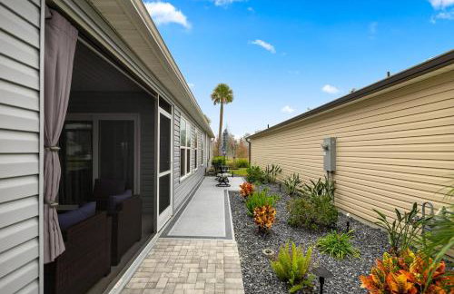 Luxe 2BR in The Villages, Mins to Eastport Town Square With Patio and Kingbed - Foto 29