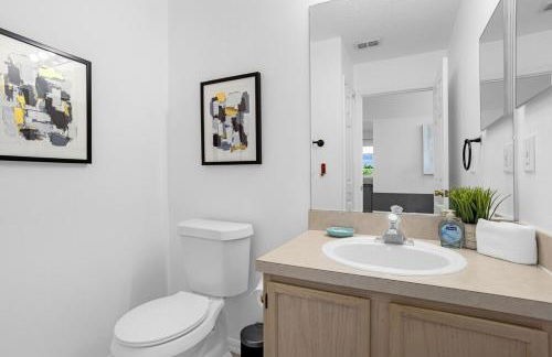 Amazing Star Wars Villa with Arcade & Theater, Private Pool, 3 King, Near Disney - Photo 42