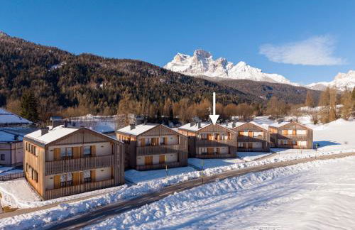 GreenWood Chalet - Spacious Alpine Retreat with Mountain Views - Photo 1