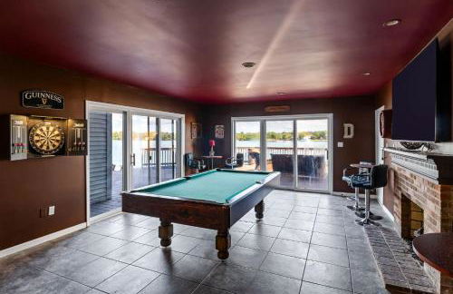 New Renovated 5BD Home with Hot Tub Sauna & Game Rm - Foto 75