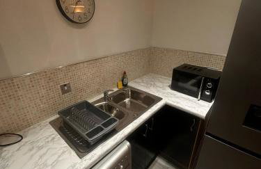 Spacious City Centre 2-Bedroom Apartment by StaySavvy Accommodation - Foto 13