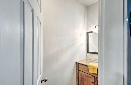 Ski-InandSki-Out Tenney Mountain Condo with Fireplace! - Foto 26