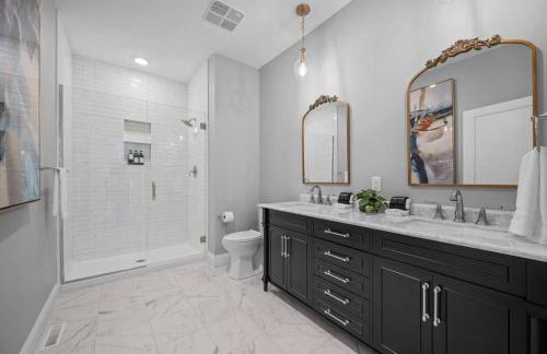 Immaculate Penthouse Double King Suite on Butler St with rooftop deck and free off street parking - Foto 5