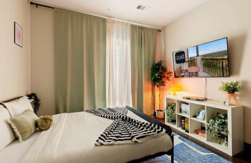 12min Downtown, 6min Domain with Pool and Free Parking - Foto 9