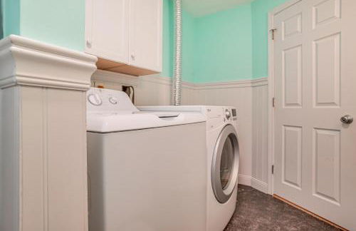 Backyard Chilling Cape Cod Home Steps to Beach - Foto 19