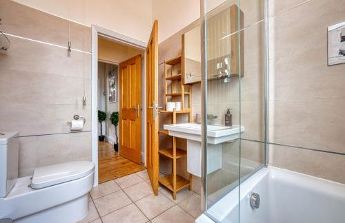 2-Bedroom Stunning, Modern & Spacious Apartment, near Ocean Village, Central Southampton - by Blue Puffin Stays - Photo 13