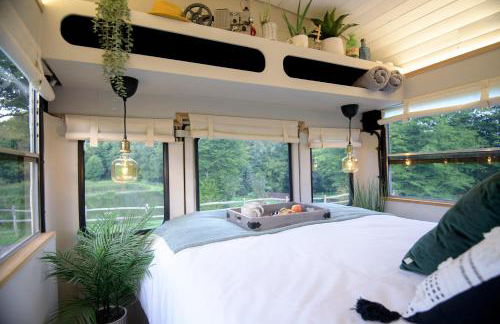 American School Bus Retreat with Hot Tub in Sussex Meadow - Foto 1
