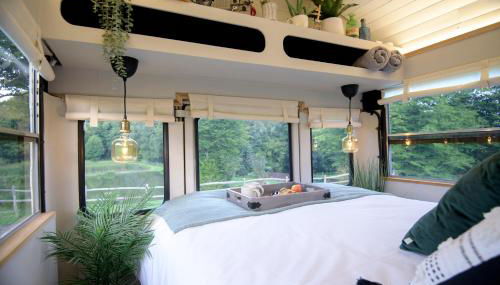 American School Bus Retreat with Hot Tub in Sussex Meadow - Foto 1