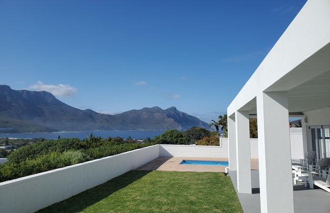 Unwind in Coastal Charm at Villa Santorini - Photo 25