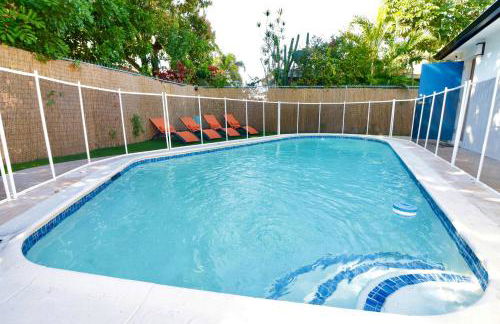 Luxury Oasis Getaway w/pool 15 mins from beach - Foto 1