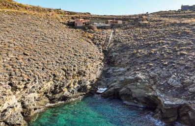 The Charming Waterfront Retreat, with a swimming pool & direct access to the sea, ideal for large families, or a group of friends - Foto 7