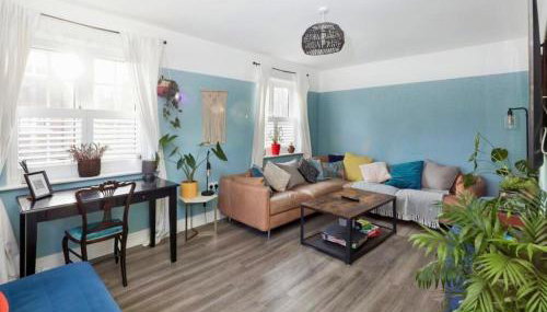 Sleeps 8, off-road parking for 3 cars, pet friendly, welcome hamper - Foto 3