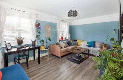 Sleeps 8, off-road parking for 3 cars, pet friendly, welcome hamper - Foto 3