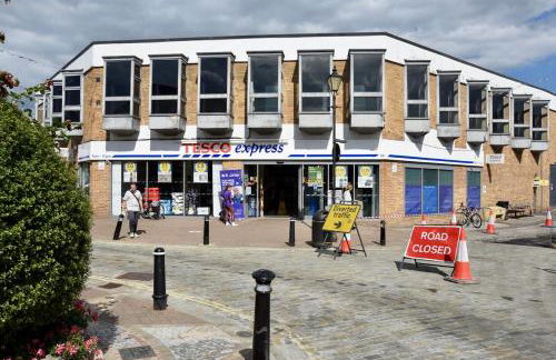 Lancing Apartments - Spacious 2 Bed - Sleeps 6 - Burnham Village - Foto 19