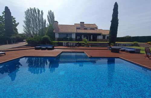 La Traviesa,Villa de Lujo de 500 m. en el Campo con Piscina - Foto 1