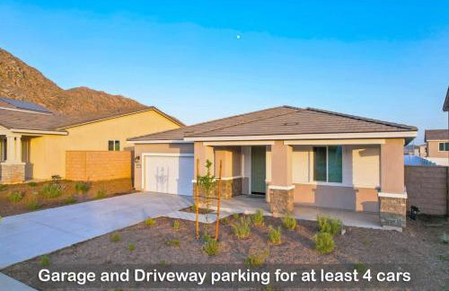 Entire Private Home with 4 Bedrooms 2 Bathrooms, Mountain Edge, New House, Ranch, Gated Yard, Available Now - Foto 2