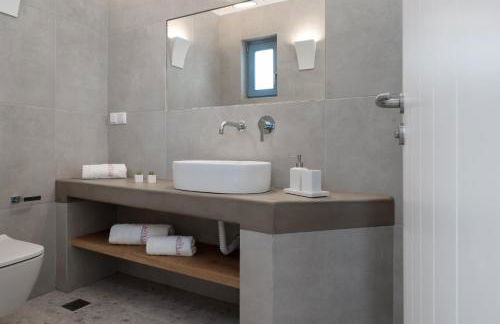 Camvillia Donoussa Village Suites - Photo 49