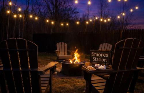 3 Mi to SR! Sleeps 25, Spacious, Hot Tub, Arcade! - Foto 2