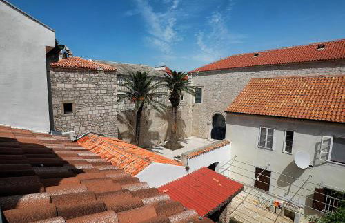 Old town house - Photo 27