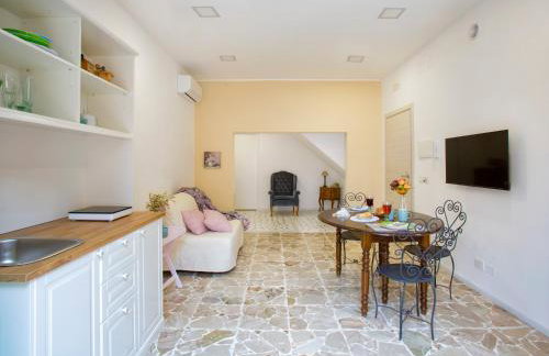 Plaza Suites - Photo 32