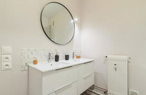 Spacious 3 bedroom apartment & private parking! - Foto 22