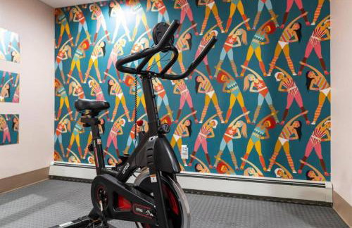 White Mountain Retreat with Theater, Fire Pit, Game Room and River Access - Foto 23