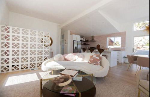 The Pink Paloma - A Barbie Inspired Villa in Palm Springs - Photo 13