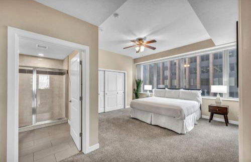 Luxury High-Rise w/ City View | Paid Parking | Gym - Photo 19