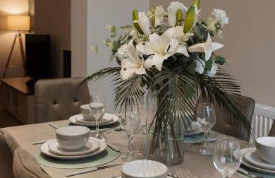 Large 4 Bed Home - Fast Wifi, Smart TV's & Free Parking - Near A66 - Foto 17