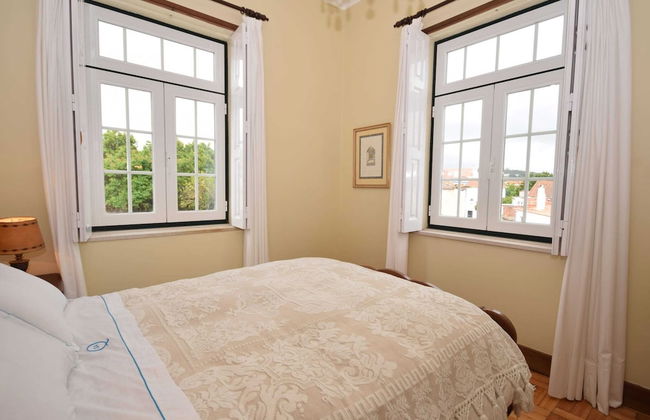 Sprawling Villa Near Alenquer - Photo 4