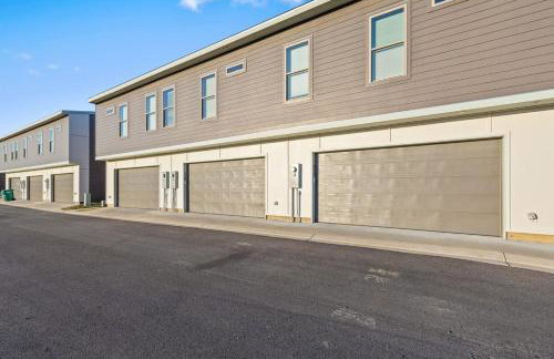 NEW Willow House KING Garage Sports Complex - Foto 28