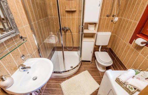 1 Bedroom Cozy Home In Licko Lesce - Photo 7