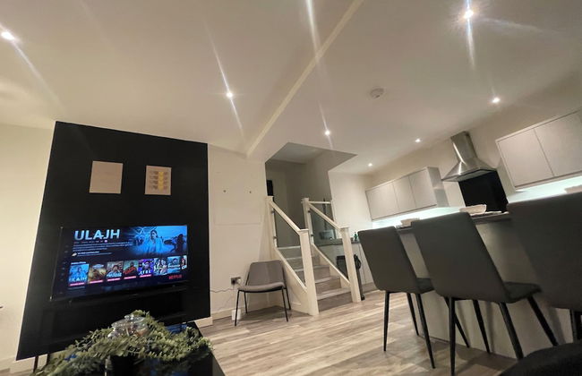 Modern Style in Nottingham City Center - Photo 7