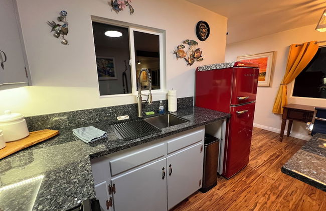 Hummingbird Mountain Cottage - Photo 22