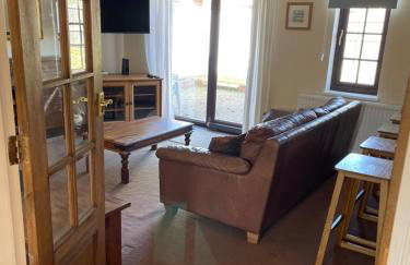 Large, 3 Floors, Quiet, Sleeps 16, 4 Bathrooms, 5 Parking, Semi rural Leicester - Foto 37