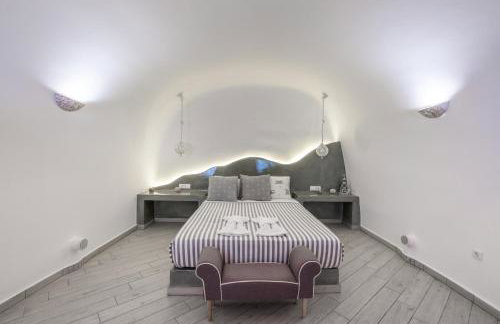 Fira-Cave-Sleeps 13-Parking-Pool-Pet Friendly - Photo 52