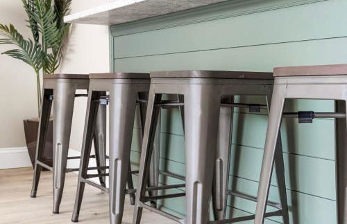 Newly Renovated Condo with Beach access steps away - Foto 25