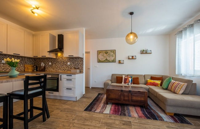 Charming and Tranquil Kastel Gomilica Apartment With Balcony and Patio - Foto 20