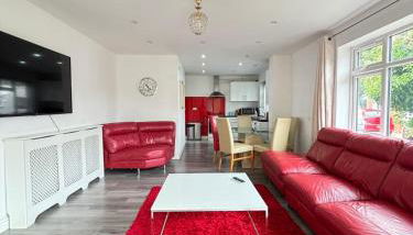 2 Bed-1 Bath-Sleeps 4-Parking-Pets - Photo 3